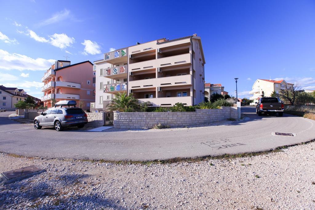 Apartments Miroslav Povljana Exterior photo